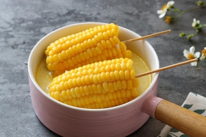冷水下锅的玉米煮多久会熟？